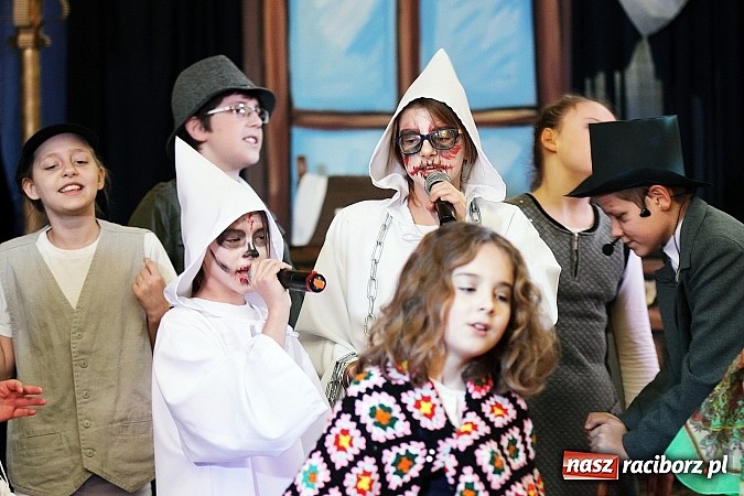 Zdjęcie w galerii na portalu naszraciborz.pl: Owacje na stojąco po przedstawieniu teatralnym w SP 13! wiadomości z regionu