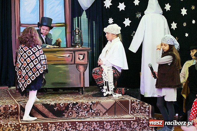 Zdjęcie w galerii na portalu naszraciborz.pl: Owacje na stojąco po przedstawieniu teatralnym w SP 13! wiadomości z regionu