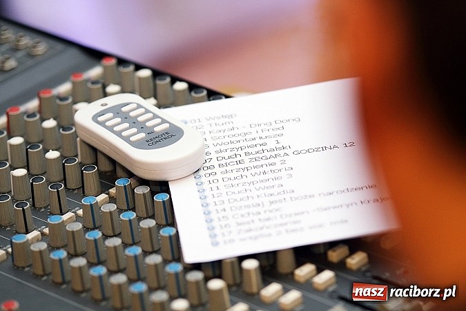 Zdjęcie w galerii na portalu naszraciborz.pl: Owacje na stojąco po przedstawieniu teatralnym w SP 13! wiadomości z regionu