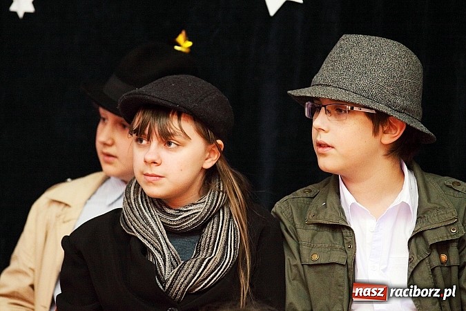 Zdjęcie w galerii na portalu naszraciborz.pl: Owacje na stojąco po przedstawieniu teatralnym w SP 13! wiadomości z regionu