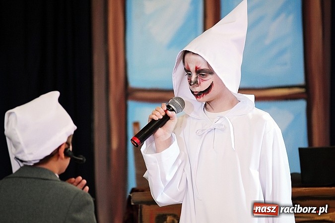 Zdjęcie w galerii na portalu naszraciborz.pl: Owacje na stojąco po przedstawieniu teatralnym w SP 13! wiadomości z regionu