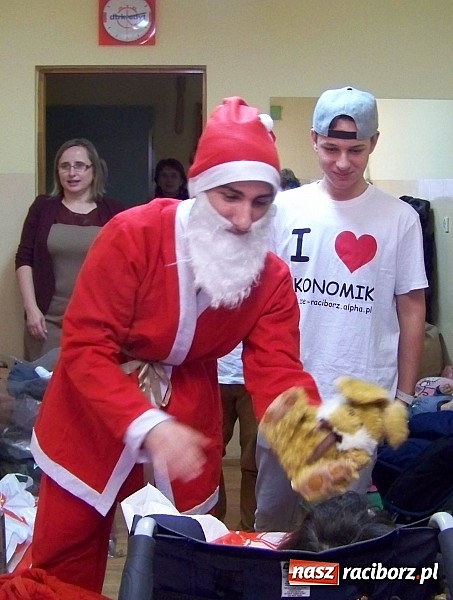 Zdjęcie w galerii na portalu naszraciborz.pl: Mikołaj z ZSE rozdał prezenty  wiadomości z regionu
