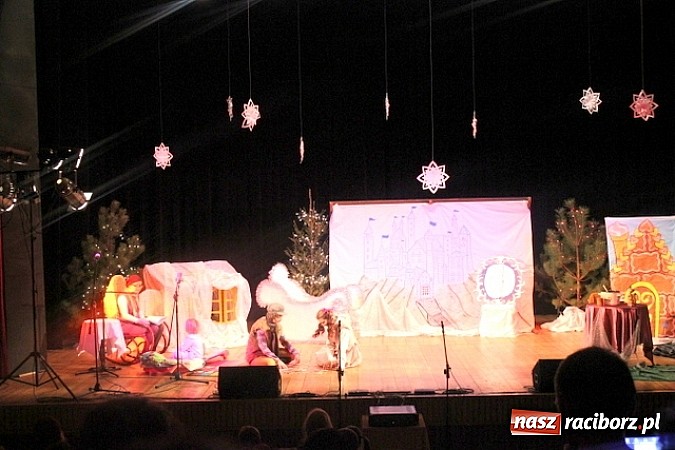 Zdjęcie w galerii na portalu naszraciborz.pl: Teatrzyk Królowa Śniegu w Kuźni Raciborskiej wiadomości z regionu