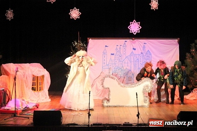 Zdjęcie w galerii na portalu naszraciborz.pl: Teatrzyk Królowa Śniegu w Kuźni Raciborskiej wiadomości z regionu