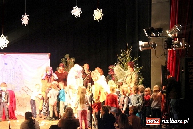 Zdjęcie w galerii na portalu naszraciborz.pl: Teatrzyk Królowa Śniegu w Kuźni Raciborskiej wiadomości z regionu