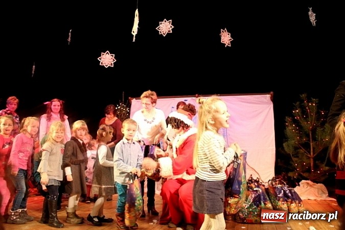 Zdjęcie w galerii na portalu naszraciborz.pl: Teatrzyk Królowa Śniegu w Kuźni Raciborskiej wiadomości z regionu