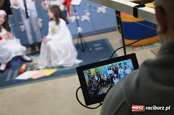 Zdjęcie w galerii na portalu naszraciborz.pl: Gmina Nędza życzy pięknych świąt - dzieci nagrały teledysk wiadomości z regionu