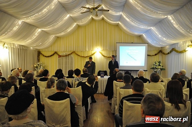 Zdjęcie w galerii na portalu naszraciborz.pl: Monografia Chałupek już na księgarskich p&oacute;łkach. Dziś odbyła się promocja wiadomości z regionu