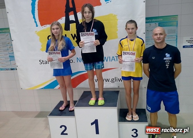 Zdjęcie w galerii na portalu naszraciborz.pl: Srebrny medal i tytuł wicemistrzyni Oliwii Mosek na Mistrzostwach Okręgu Śląskiego 11 lat w pływaniu wiadomości z regionu