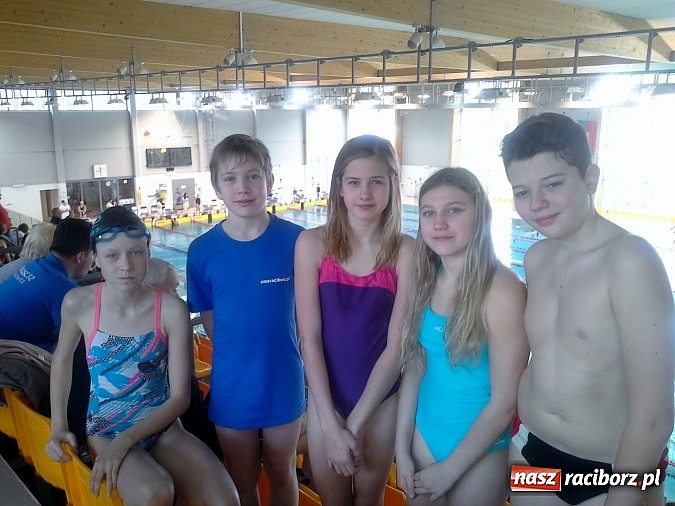Zdjęcie w galerii na portalu naszraciborz.pl: Srebrny medal i tytuł wicemistrzyni Oliwii Mosek na Mistrzostwach Okręgu Śląskiego 11 lat w pływaniu wiadomości z regionu