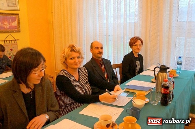 Zdjęcie w galerii na portalu naszraciborz.pl: Krzanowice ufundowały policji tester trzeźwości wiadomości z regionu