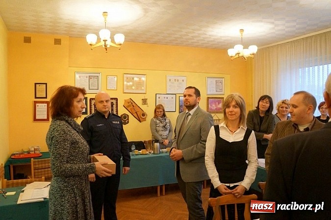 Zdjęcie w galerii na portalu naszraciborz.pl: Krzanowice ufundowały policji tester trzeźwości wiadomości z regionu