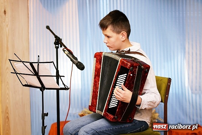 Zdjęcie w galerii na portalu naszraciborz.pl: Świąteczne śpiewy w Wojnowicach wiadomości z regionu