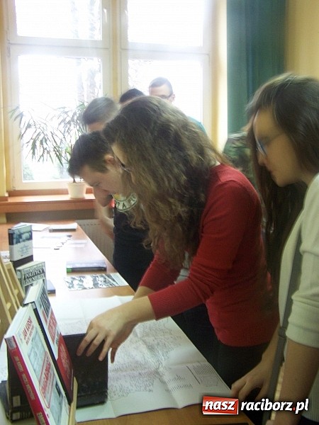Zdjęcie w galerii na portalu naszraciborz.pl: Lekcja historii w bibliotece uczelnianej wiadomości z regionu