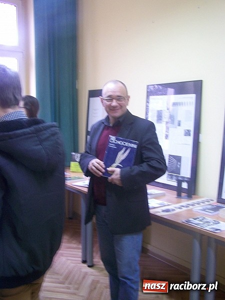 Zdjęcie w galerii na portalu naszraciborz.pl: Lekcja historii w bibliotece uczelnianej wiadomości z regionu