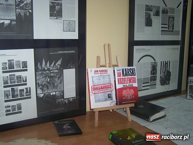 Zdjęcie w galerii na portalu naszraciborz.pl: Lekcja historii w bibliotece uczelnianej wiadomości z regionu