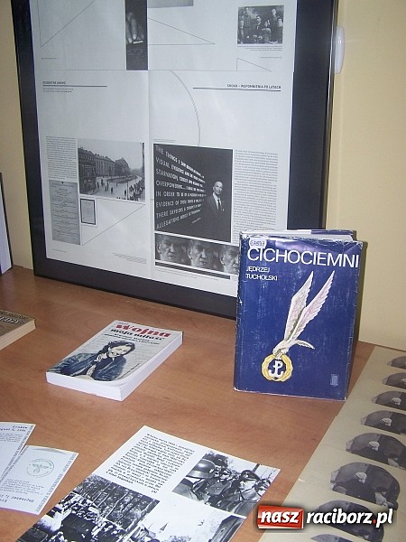Zdjęcie w galerii na portalu naszraciborz.pl: Lekcja historii w bibliotece uczelnianej wiadomości z regionu