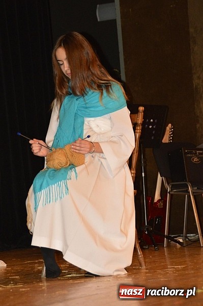 Zdjęcie w galerii na portalu naszraciborz.pl: Bóg się rodzi, gwiazda wschodzi – Jasełka ZSZ  wiadomości z regionu