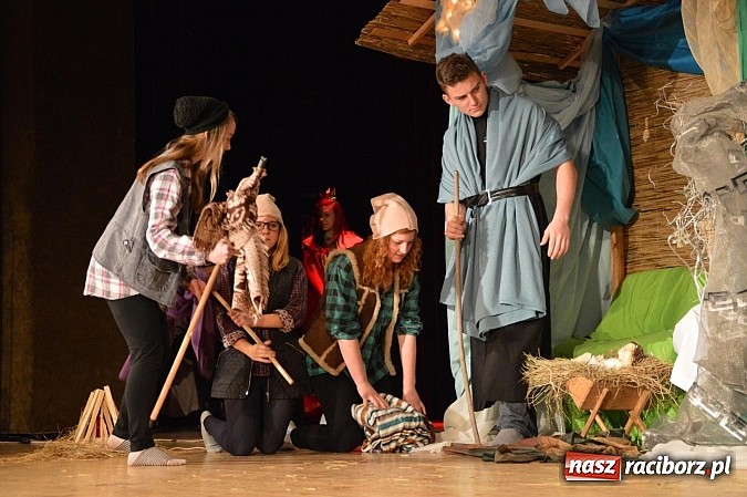 Zdjęcie w galerii na portalu naszraciborz.pl: Bóg się rodzi, gwiazda wschodzi – Jasełka ZSZ  wiadomości z regionu