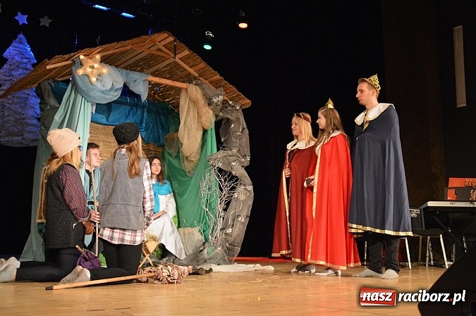 Zdjęcie w galerii na portalu naszraciborz.pl: Bóg się rodzi, gwiazda wschodzi – Jasełka ZSZ  wiadomości z regionu