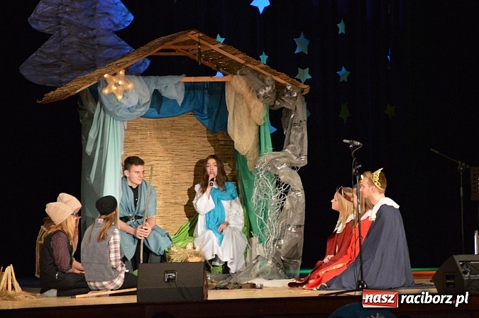 Zdjęcie w galerii na portalu naszraciborz.pl: Bóg się rodzi, gwiazda wschodzi – Jasełka ZSZ  wiadomości z regionu
