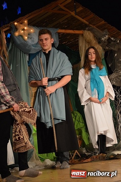 Zdjęcie w galerii na portalu naszraciborz.pl: Bóg się rodzi, gwiazda wschodzi – Jasełka ZSZ  wiadomości z regionu