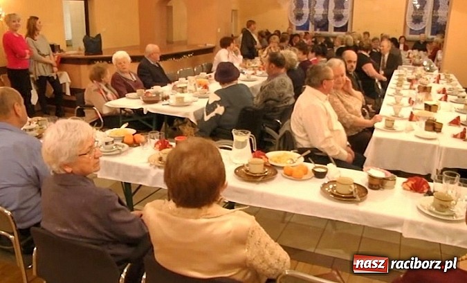Zdjęcie w galerii na portalu naszraciborz.pl: Seniorzy z Nędzy przełamali się opłatkiem wiadomości z regionu