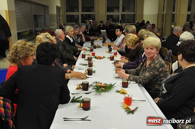 Zdjęcie w galerii na portalu naszraciborz.pl: Uniwersytet Trzeciego Wieku już po integracyjnej Wigilii wiadomości z regionu