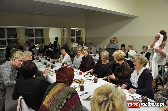 Zdjęcie w galerii na portalu naszraciborz.pl: Uniwersytet Trzeciego Wieku już po integracyjnej Wigilii wiadomości z regionu