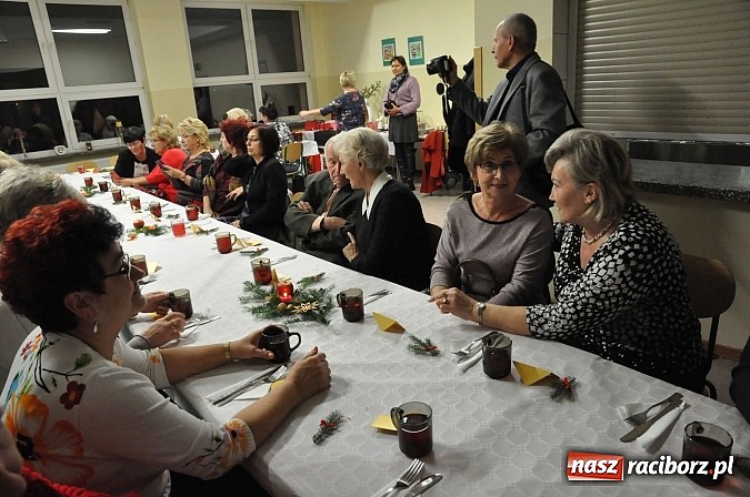 Zdjęcie w galerii na portalu naszraciborz.pl: Uniwersytet Trzeciego Wieku już po integracyjnej Wigilii wiadomości z regionu