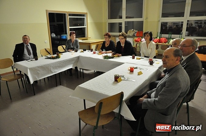 Zdjęcie w galerii na portalu naszraciborz.pl: Uniwersytet Trzeciego Wieku już po integracyjnej Wigilii wiadomości z regionu