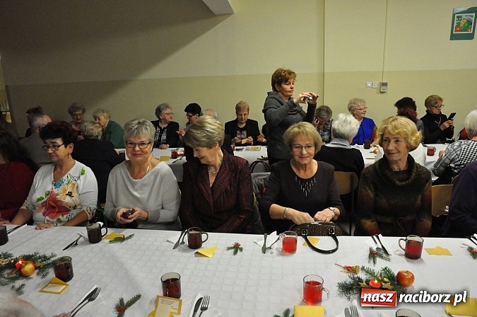 Zdjęcie w galerii na portalu naszraciborz.pl: Uniwersytet Trzeciego Wieku już po integracyjnej Wigilii wiadomości z regionu