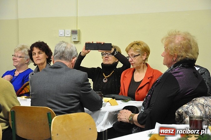 Zdjęcie w galerii na portalu naszraciborz.pl: Uniwersytet Trzeciego Wieku już po integracyjnej Wigilii wiadomości z regionu