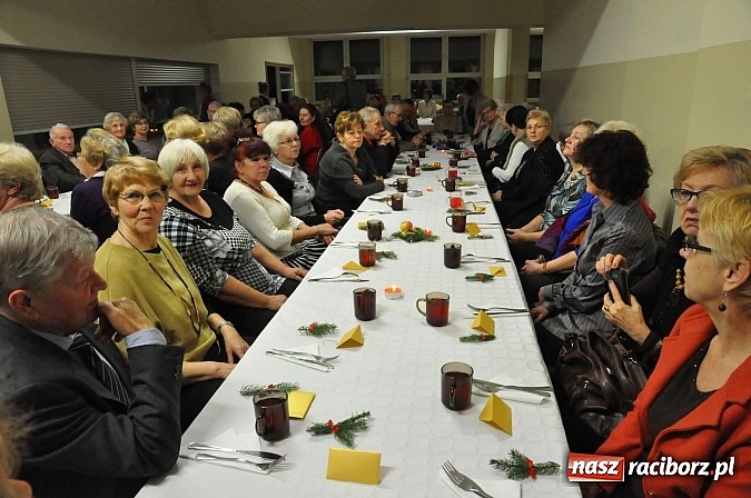 Zdjęcie w galerii na portalu naszraciborz.pl: Uniwersytet Trzeciego Wieku już po integracyjnej Wigilii wiadomości z regionu