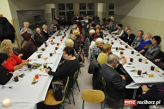 Zdjęcie w galerii na portalu naszraciborz.pl: Uniwersytet Trzeciego Wieku już po integracyjnej Wigilii wiadomości z regionu