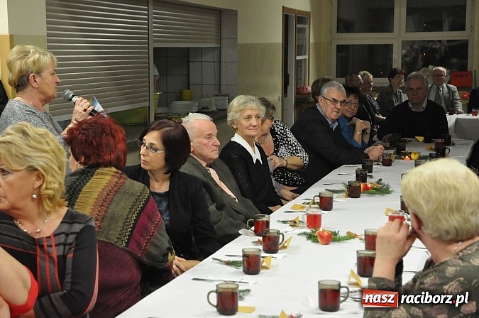 Zdjęcie w galerii na portalu naszraciborz.pl: Uniwersytet Trzeciego Wieku już po integracyjnej Wigilii wiadomości z regionu