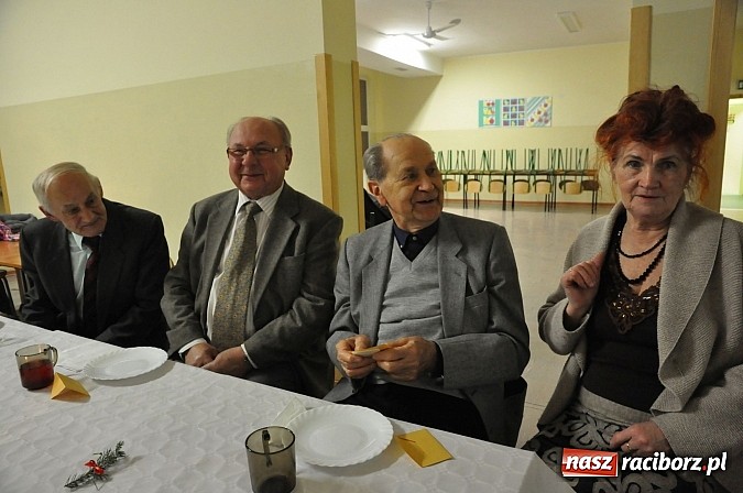 Zdjęcie w galerii na portalu naszraciborz.pl: Uniwersytet Trzeciego Wieku już po integracyjnej Wigilii wiadomości z regionu