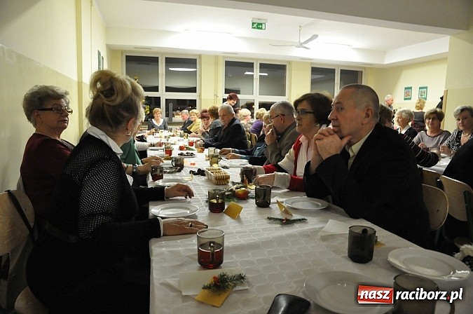 Zdjęcie w galerii na portalu naszraciborz.pl: Uniwersytet Trzeciego Wieku już po integracyjnej Wigilii wiadomości z regionu