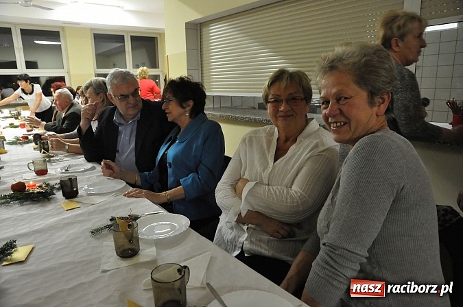 Zdjęcie w galerii na portalu naszraciborz.pl: Uniwersytet Trzeciego Wieku już po integracyjnej Wigilii wiadomości z regionu