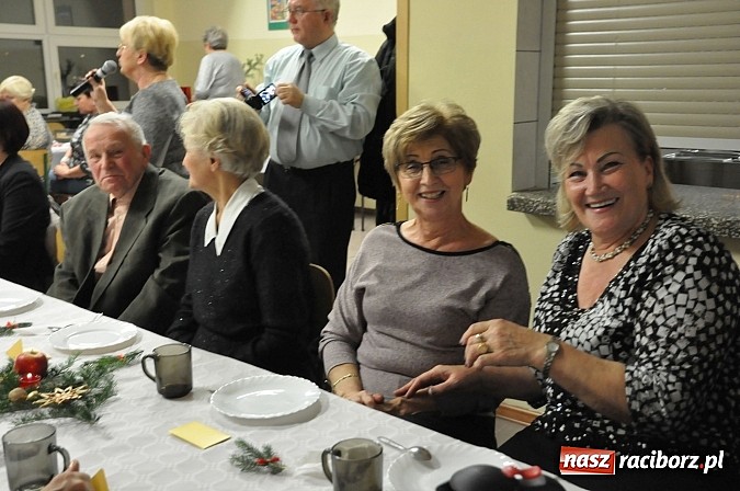 Zdjęcie w galerii na portalu naszraciborz.pl: Uniwersytet Trzeciego Wieku już po integracyjnej Wigilii wiadomości z regionu