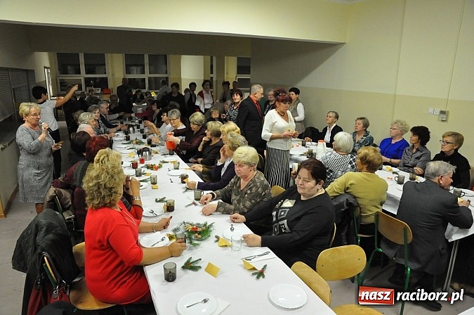 Zdjęcie w galerii na portalu naszraciborz.pl: Uniwersytet Trzeciego Wieku już po integracyjnej Wigilii wiadomości z regionu