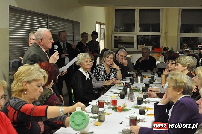 Zdjęcie w galerii na portalu naszraciborz.pl: Uniwersytet Trzeciego Wieku już po integracyjnej Wigilii wiadomości z regionu