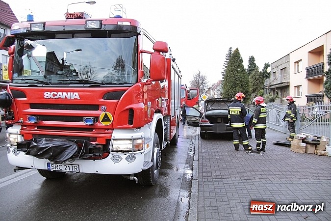 Zdjęcie w galerii na portalu naszraciborz.pl: Na Ocickiej zapalił się peugeot! wiadomości z regionu