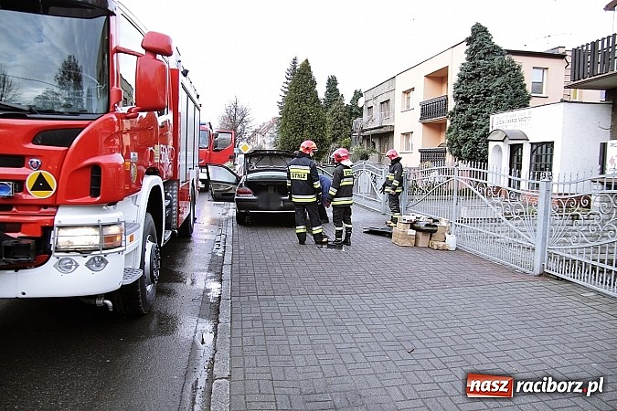 Zdjęcie w galerii na portalu naszraciborz.pl: Na Ocickiej zapalił się peugeot! wiadomości z regionu