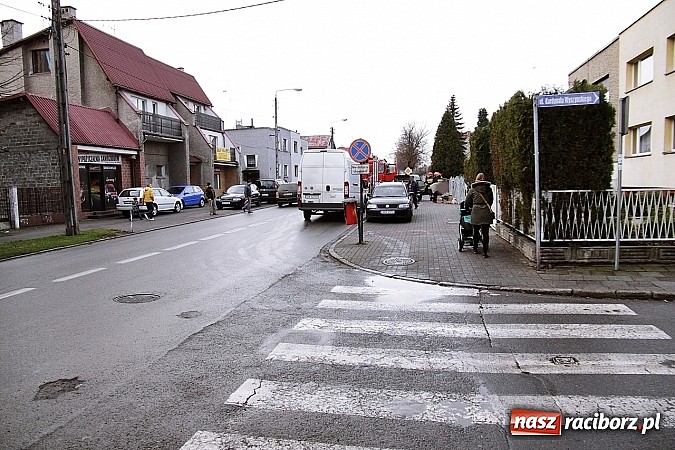 Zdjęcie w galerii na portalu naszraciborz.pl: Na Ocickiej zapalił się peugeot! wiadomości z regionu