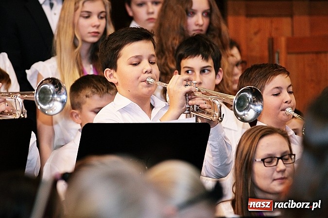 Zdjęcie w galerii na portalu naszraciborz.pl: Przepiękny świąteczny koncert w szkole muzycznej wiadomości z regionu
