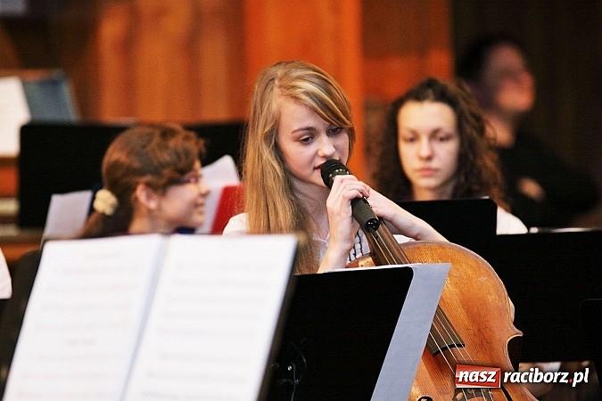Zdjęcie w galerii na portalu naszraciborz.pl: Przepiękny świąteczny koncert w szkole muzycznej wiadomości z regionu