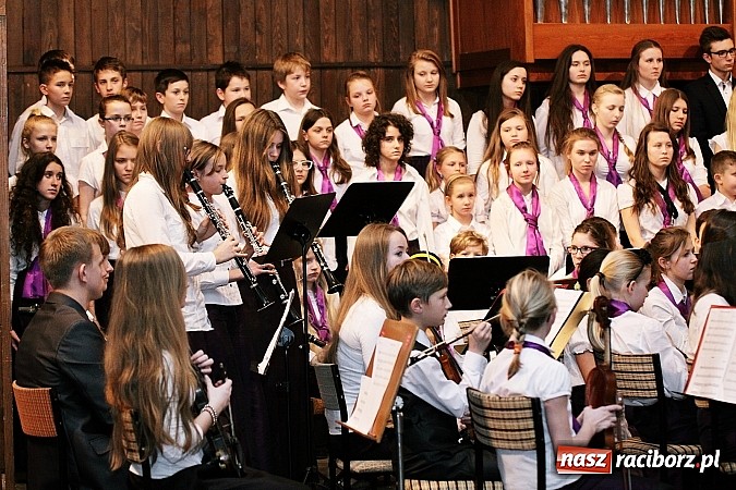 Zdjęcie w galerii na portalu naszraciborz.pl: Przepiękny świąteczny koncert w szkole muzycznej wiadomości z regionu