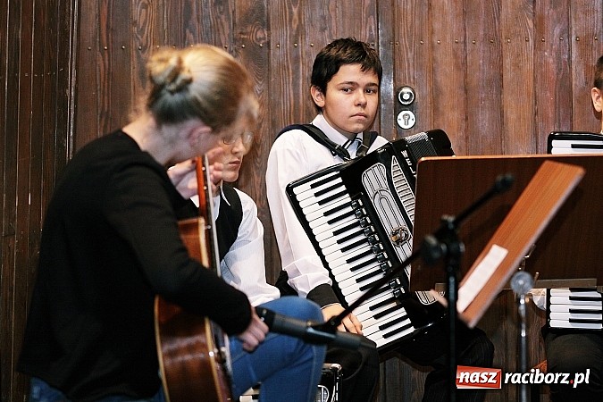 Zdjęcie w galerii na portalu naszraciborz.pl: Przepiękny świąteczny koncert w szkole muzycznej wiadomości z regionu
