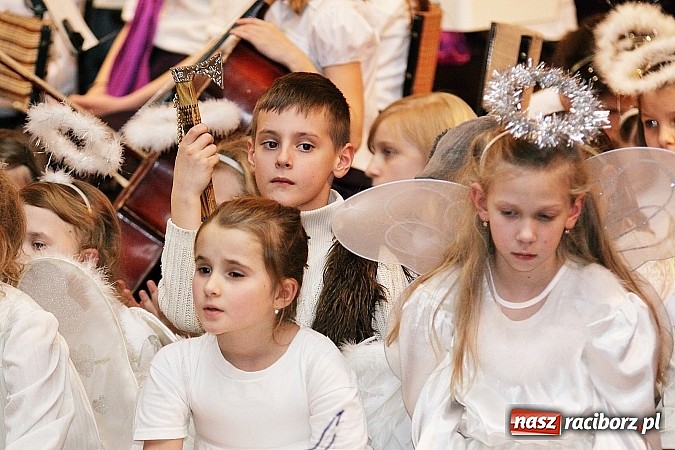 Zdjęcie w galerii na portalu naszraciborz.pl: Przepiękny świąteczny koncert w szkole muzycznej wiadomości z regionu